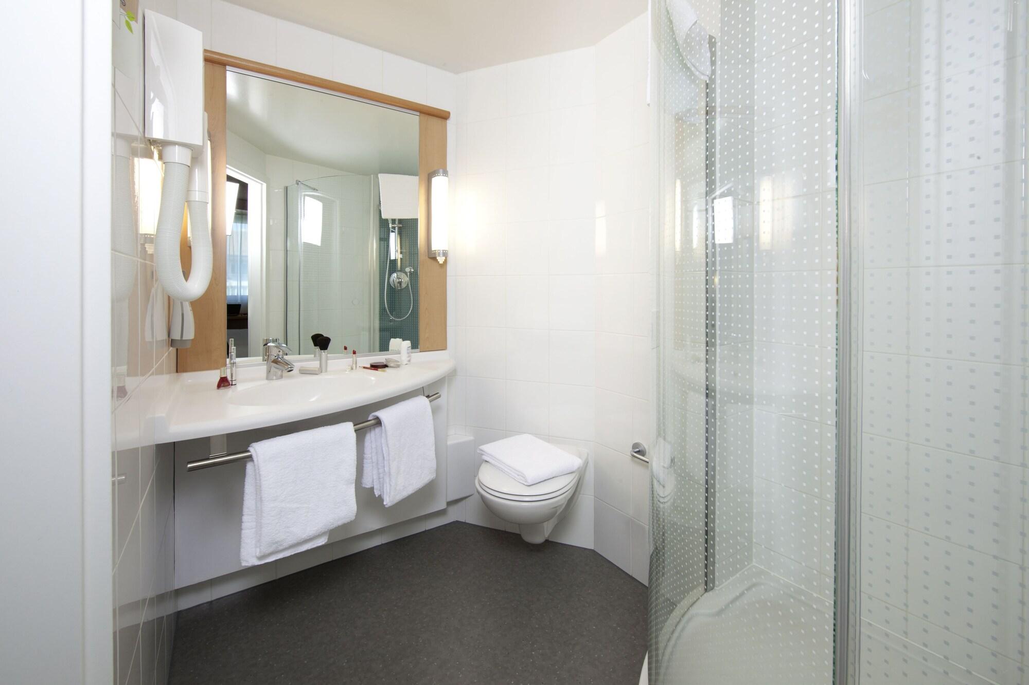 Ibis Bulle - La Gruyere Swiss Bike Hotel Bagian luar foto