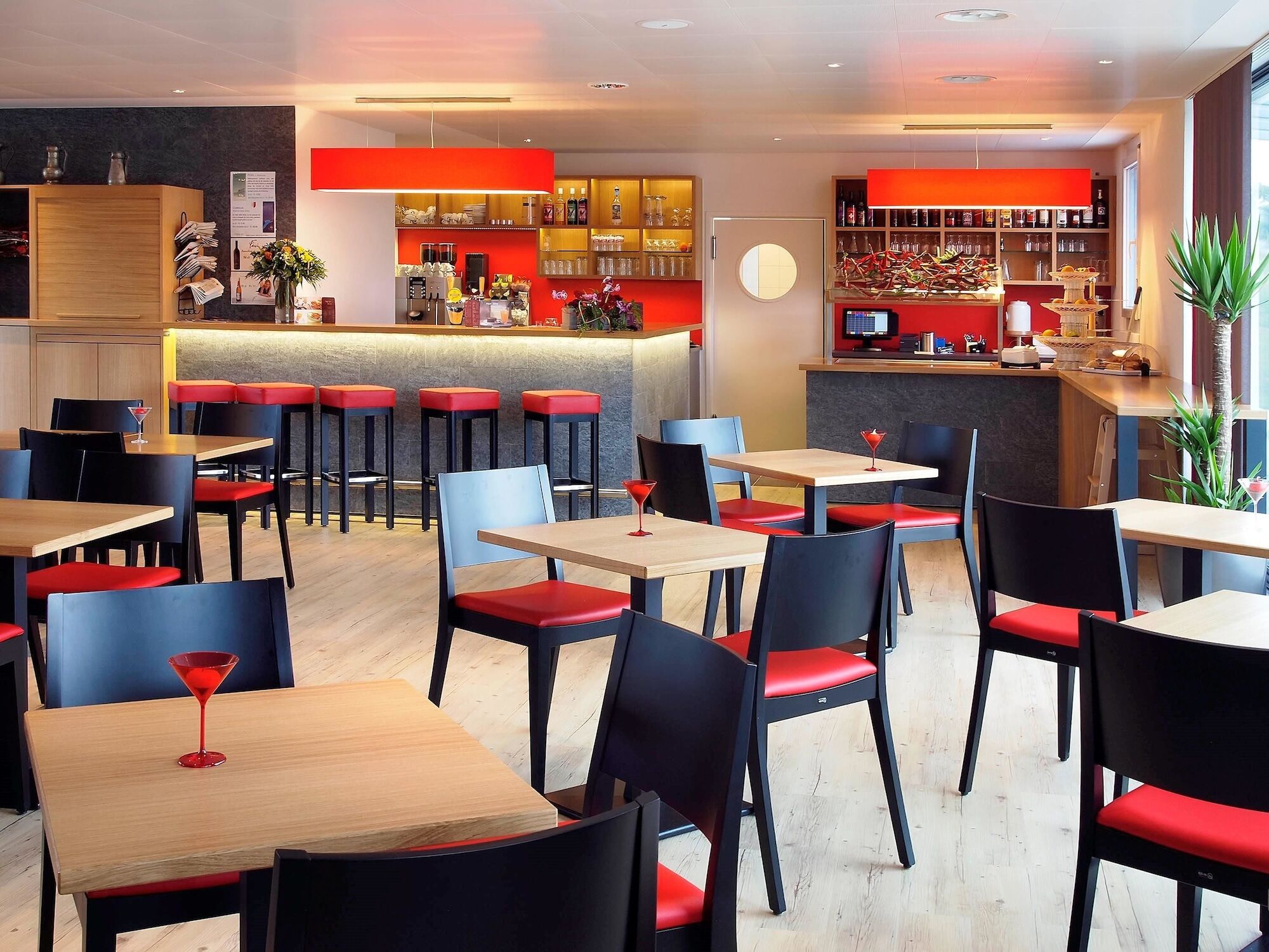 Ibis Bulle - La Gruyere Swiss Bike Hotel Bagian luar foto